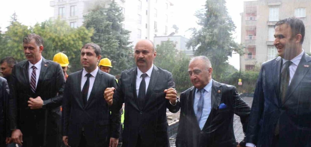 Kine Em Parkı’nda Emekliler Lokali projesinin ilk çivisi çakıldı