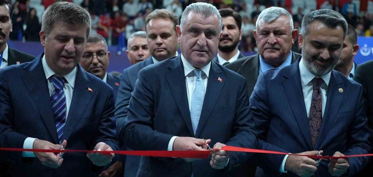 Kırıkkale’de yeni spor salonu törenle açıldı gençlere çok amaçlı tesis