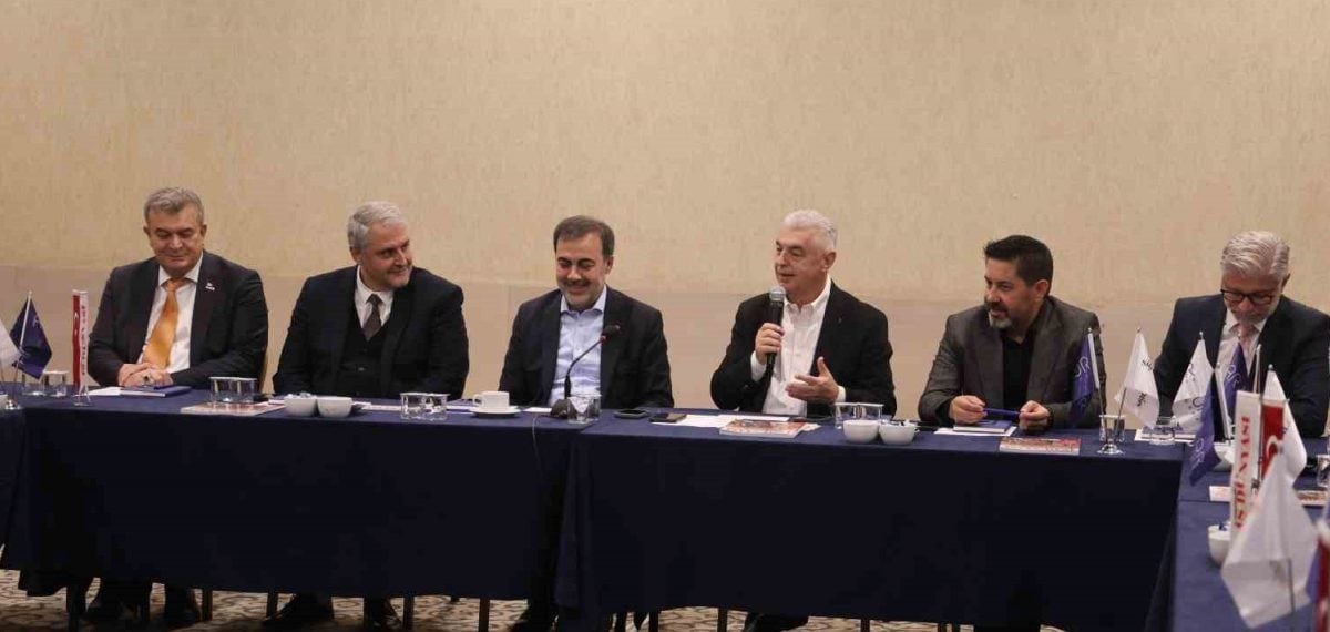 Konya’da Ekonomiye Yön Verenler Zirvesi: Şehirde ihracat ve ulaşım vurgusu