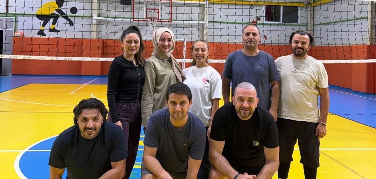 Körfez’de 32 okul öğretmenleri voleybolda şampiyonluk için yarışıyor
