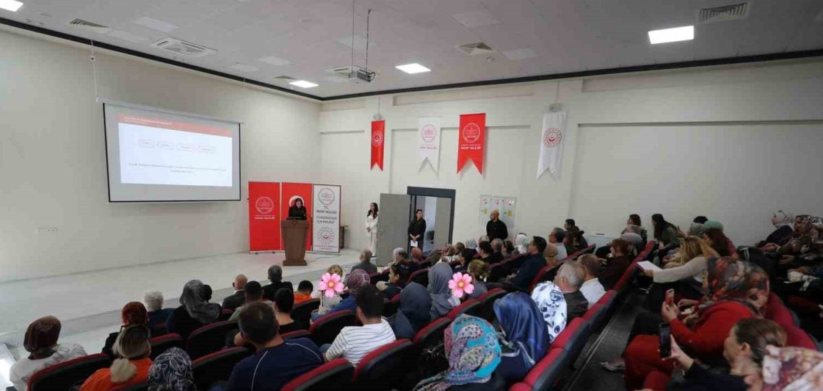 Koruyucu ailelere iletişim ve olumlu davranış eğitimi Hatay’da güçlendirildi