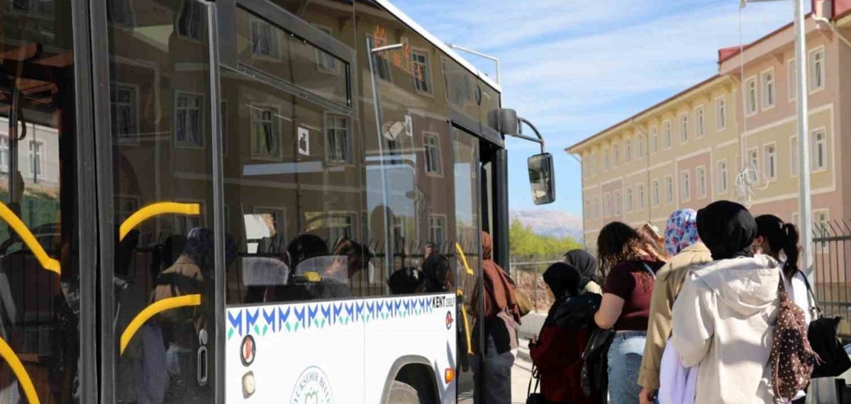 Kötekli yurt bölgesinde öğrenci ulaşımı için geceye kadar servis düzenlemesi