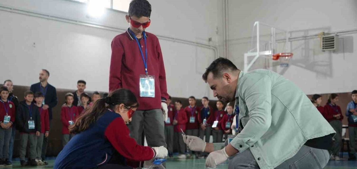Köy okulunda 13 atölyeli uygulamalı bilim ve teknoloji atölyesi