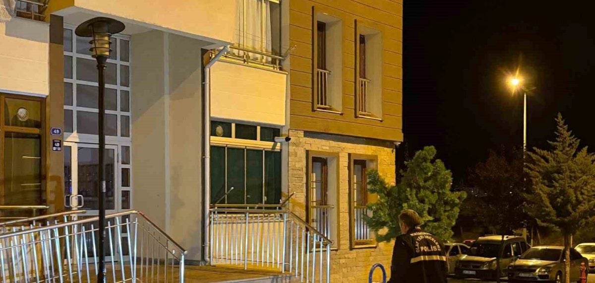 Kurye ile hesap tartışması kavgaya dönüştü iki kişi bıçaklandı