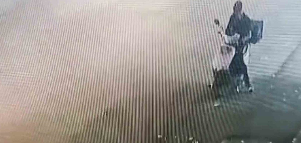 Kurye teslimatındaki motosiklet saniyeler içinde çalındı, şüpheli tutuklandı