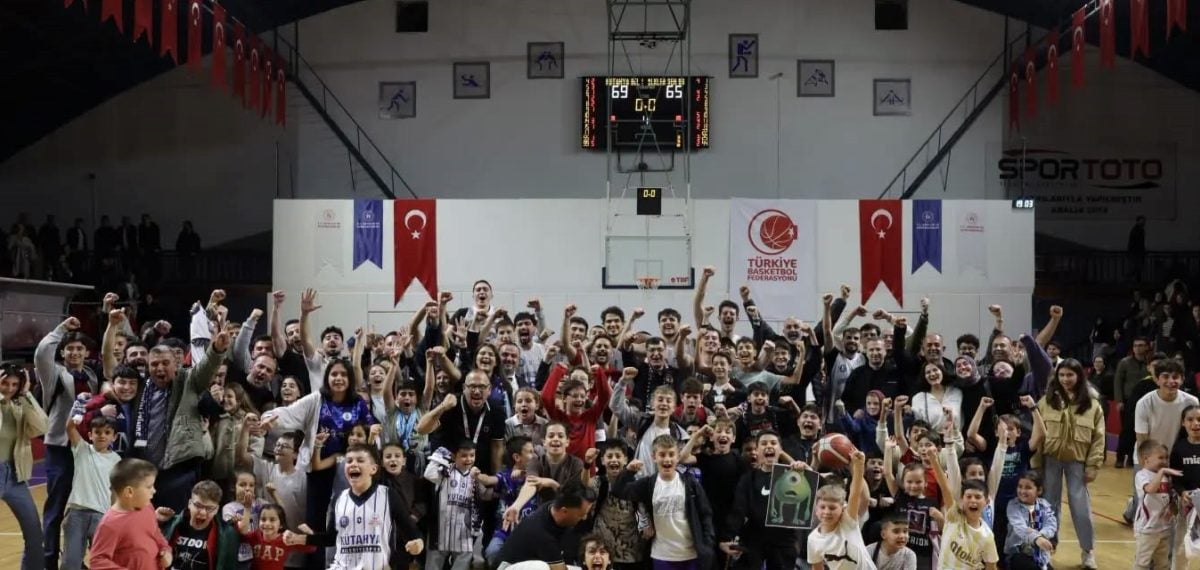 Kütahya Belediyespor evinde İlkler Şehri Uşak Basketbol’u 69-65 yendi