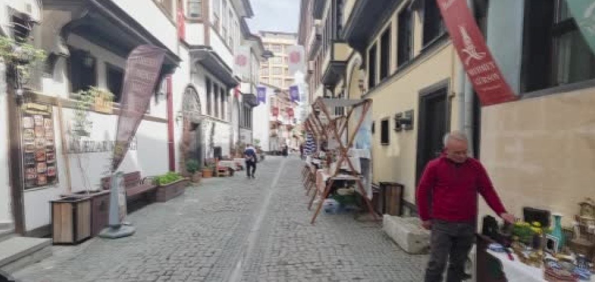 Kütahya’da 25 yıllık saat koleksiyonu halka açıldı merak uyandırdı