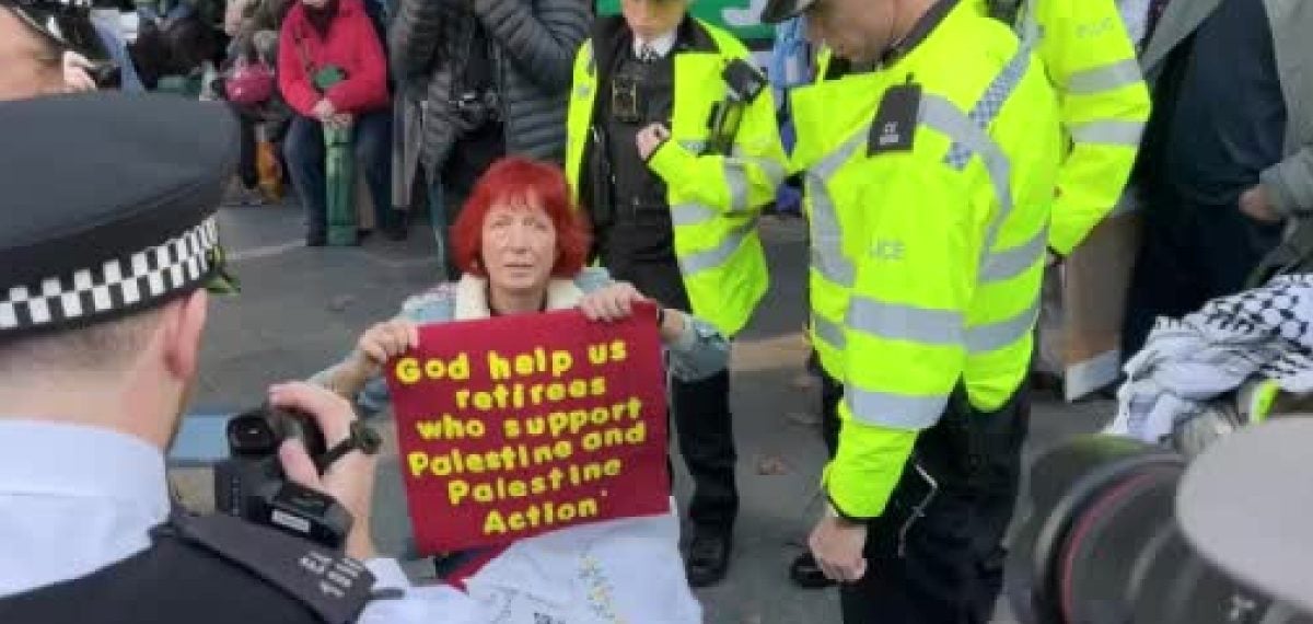 Londra’da ABD Büyükelçiliği Önünde Palestine Action Destekçisi Gösteri