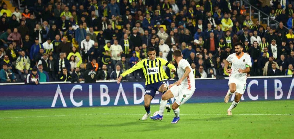 Lukaku’nun golüyle Fenerbahçe ilk yarıda 1-0 öne geçti