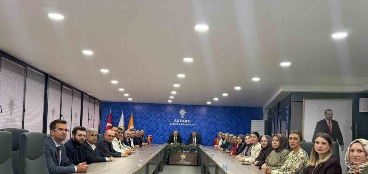 Mahir Ünal Bilecik’te teşkilat ziyareti ve Şeyh Edebali Türbesi ziyareti