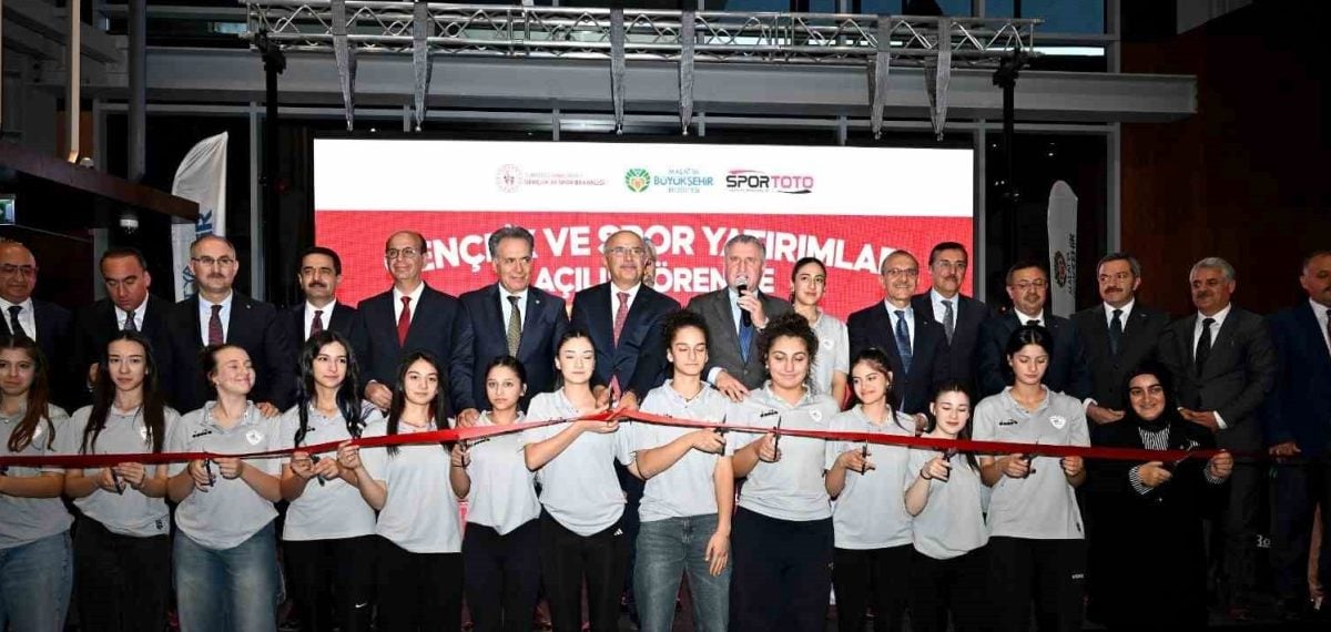 Malatya’da gençlik, spor ve şehir kütüphanesinin toplu açılışı yapıldı