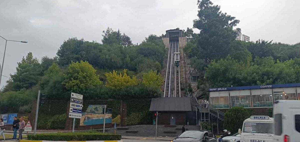 Manavgat’ta asansörde mahsur kalan iki çocuk kısa sürede kurtarıldı