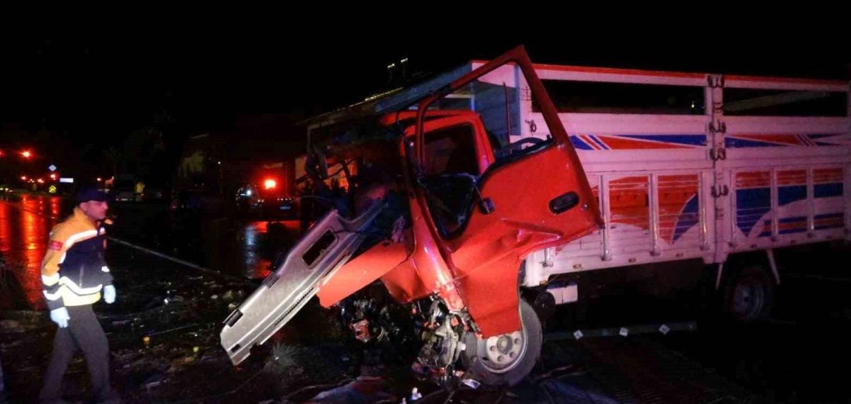 Manavgat’ta refüjü aşan kamyonun çarpmasıyla 3 kişi yaralandı