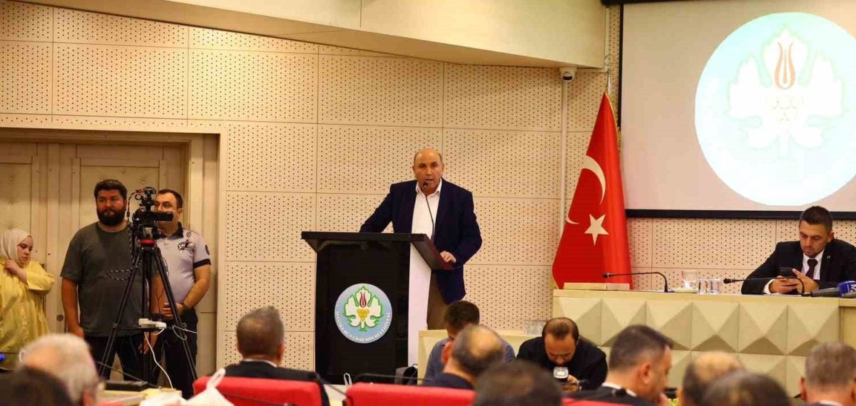 Manisa Büyükşehir Meclisi Soma kurbanlarını anıp üretici sorunlarını gündeme taşıdı