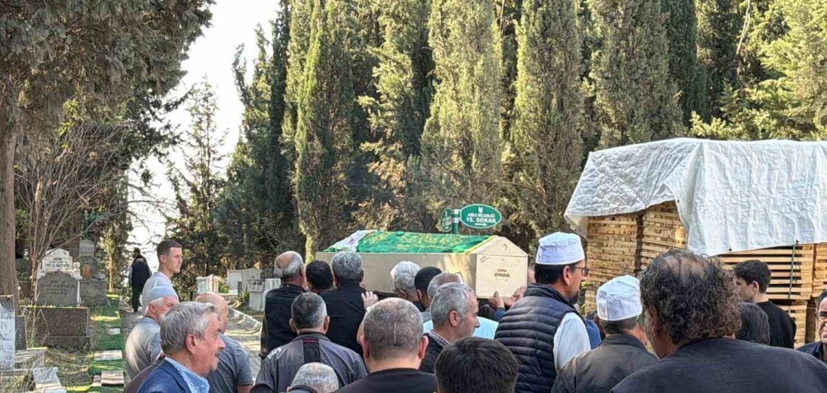 Manisa otoyolunda tur otobüsüyle tır çarpıştı 11 kişi yaşamını yitirdi
