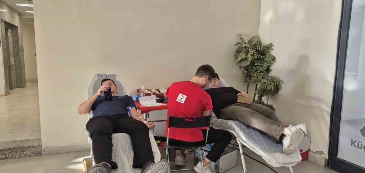 Manisa yurtlarında Kızılay iş birliğiyle yoğun katılımlı kan bağışı kampanyası