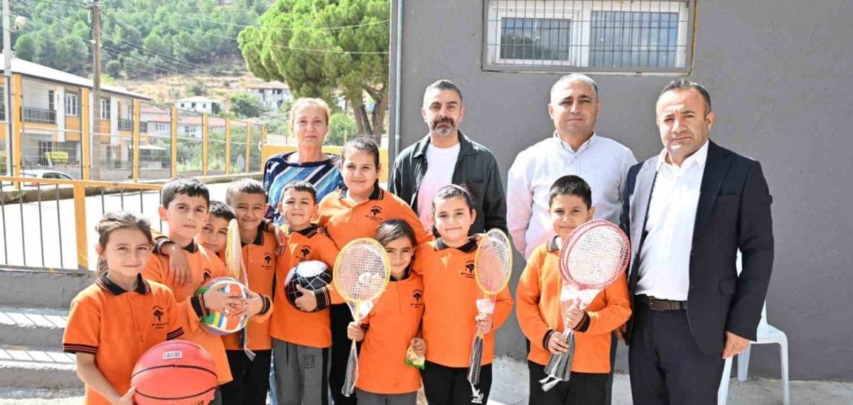 Manisa’da 430 okula spor malzemesi desteğiyle çocuklara fırsat eşitliği sağlanıyor