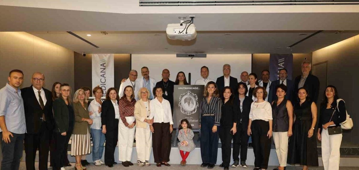 Medicana İzmir’de Prof. Dr. Arif Yüksel için konferans salonuna isim verildi