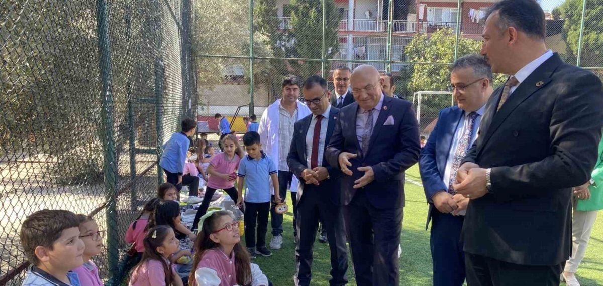 Mehmet Uğurelli Alaşehir okullarında öğrencilerle etkinlik ve inceleme yaptı