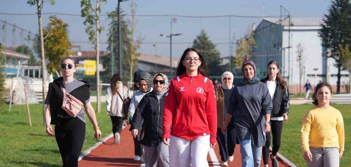 Merkez Park’ta annelere özel yürüyüş ve vücut analiz etkinliği başladı