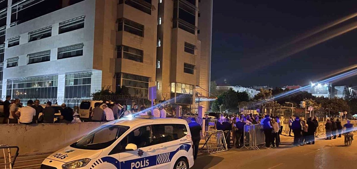 Mersin’de 59 şüpheli adliyeye sevk edildi üç belediye başkanı da tutuklama talebiyle mahkemede