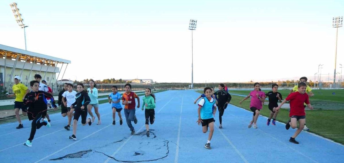 Milli atlet Derya Kunur çocukları gelecek şampiyonlar olarak yetiştiriyor