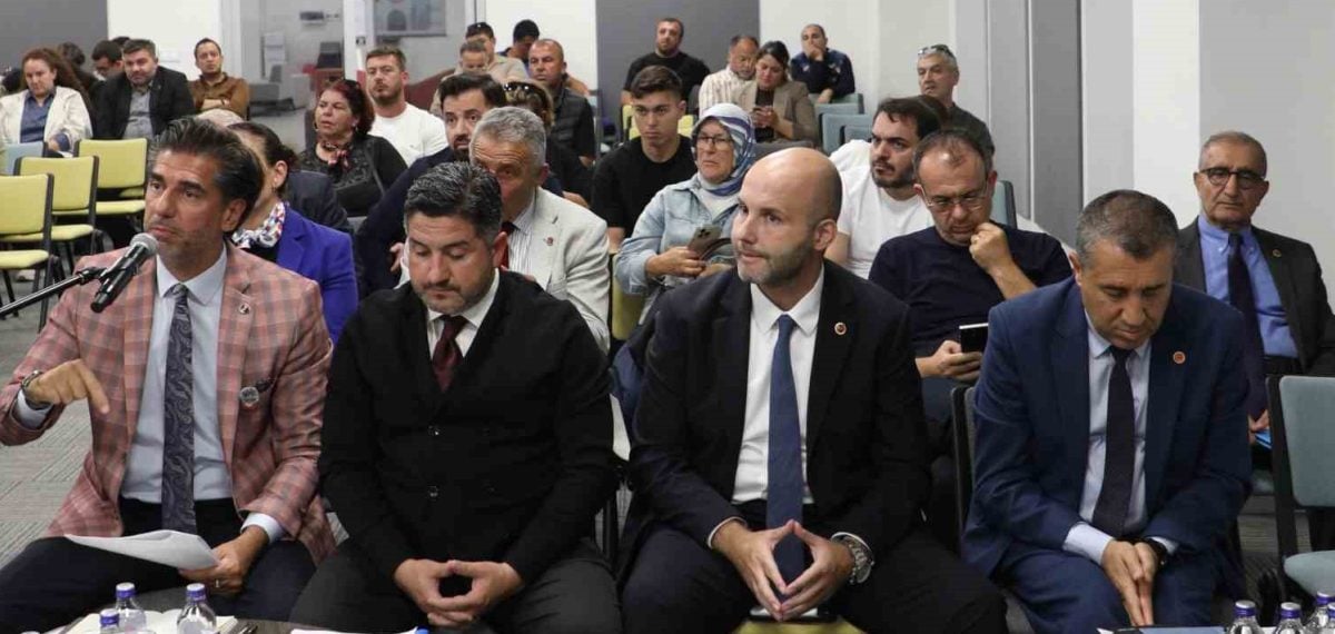 Mudanya meclisinde bütçe evraklarının geç ulaşması meclisi erteledi