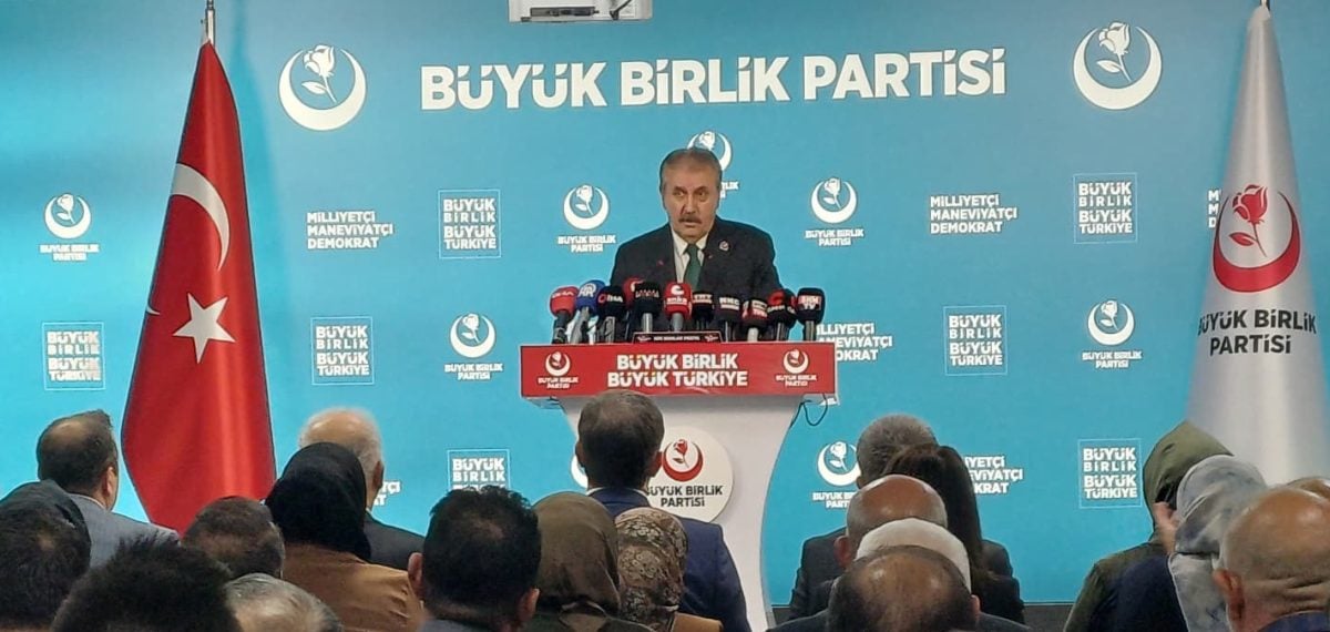 Mustafa Destici: PKK kamp boşaltması şartsız silah bırakma anlamına gelir