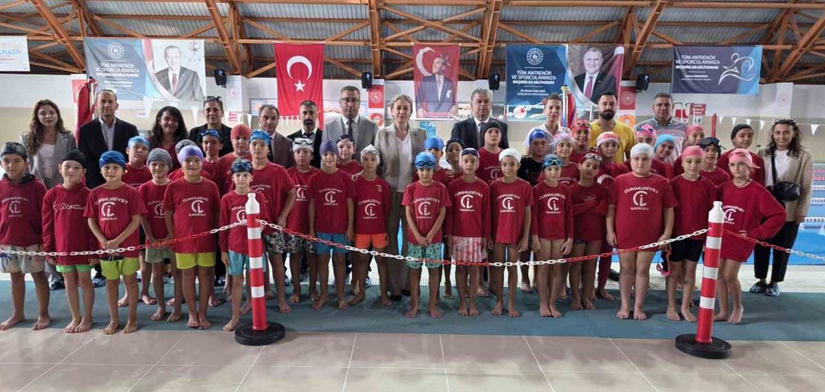 Nazilli’de 2 bin 580 çocuğun yüzme öğrendiği proje yeni döneme başladı