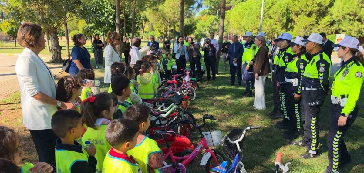Nazilli’de okul öncesi ve 4. sınıflara uygulamalı güvenli trafik eğitimi başladı