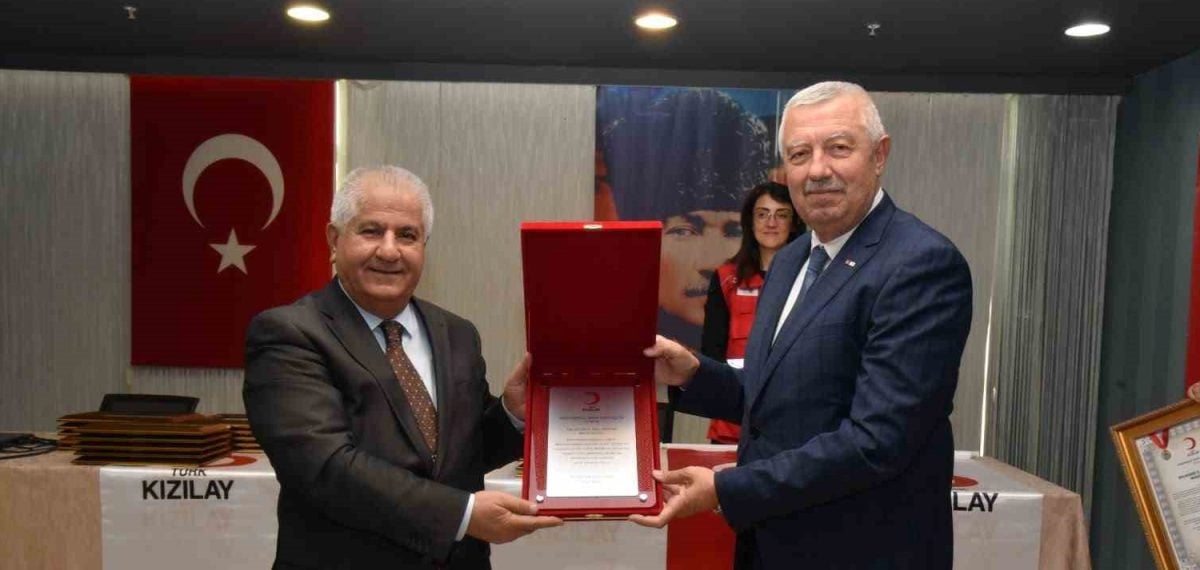 Okulların kan bağışı desteğiyle ödüllendirildiği kampanya programı