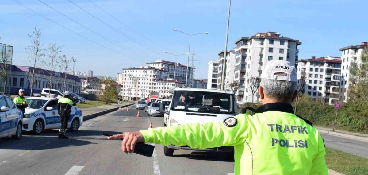 Ordu’da haftalık trafik denetimlerinde 18 bin 68 araç kontrol edildi