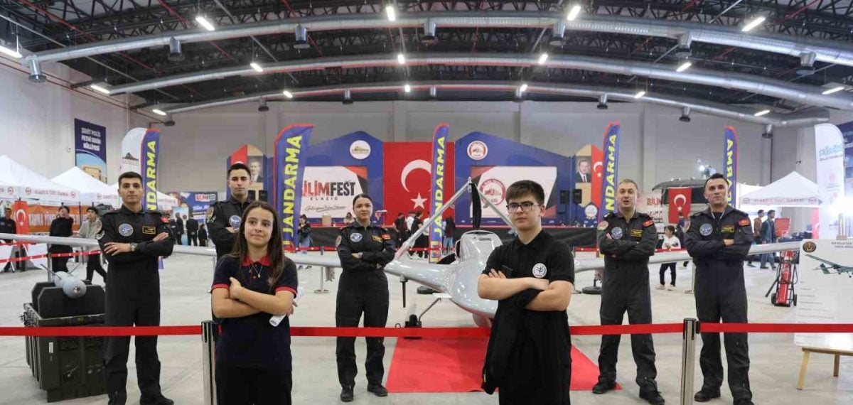 Ortaokul öğrencisinin SİHA karşısında duygu dolu sevinci