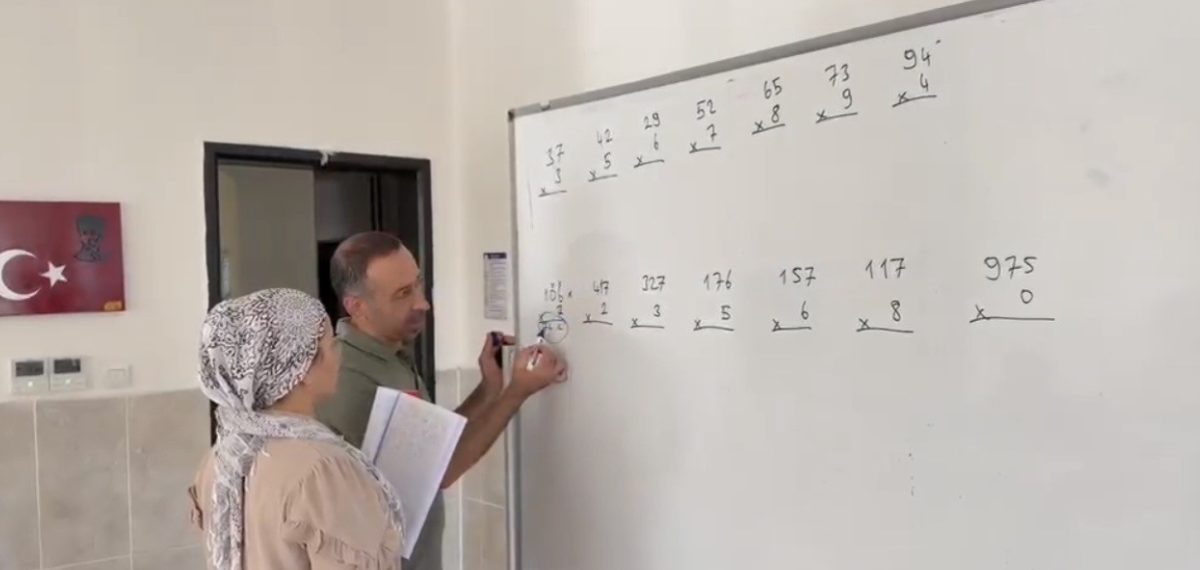 Osmaniye Halk Eğitimi Merkezi okuma yazma kurslarıyla vatandaşları eğitime kazandırıyor