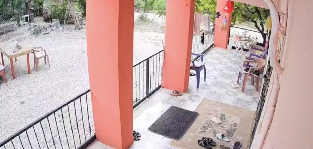 Osmaniye Sumbas merkezli 5,2 büyüklüğünde deprem güvenlik kamerasına yansıdı