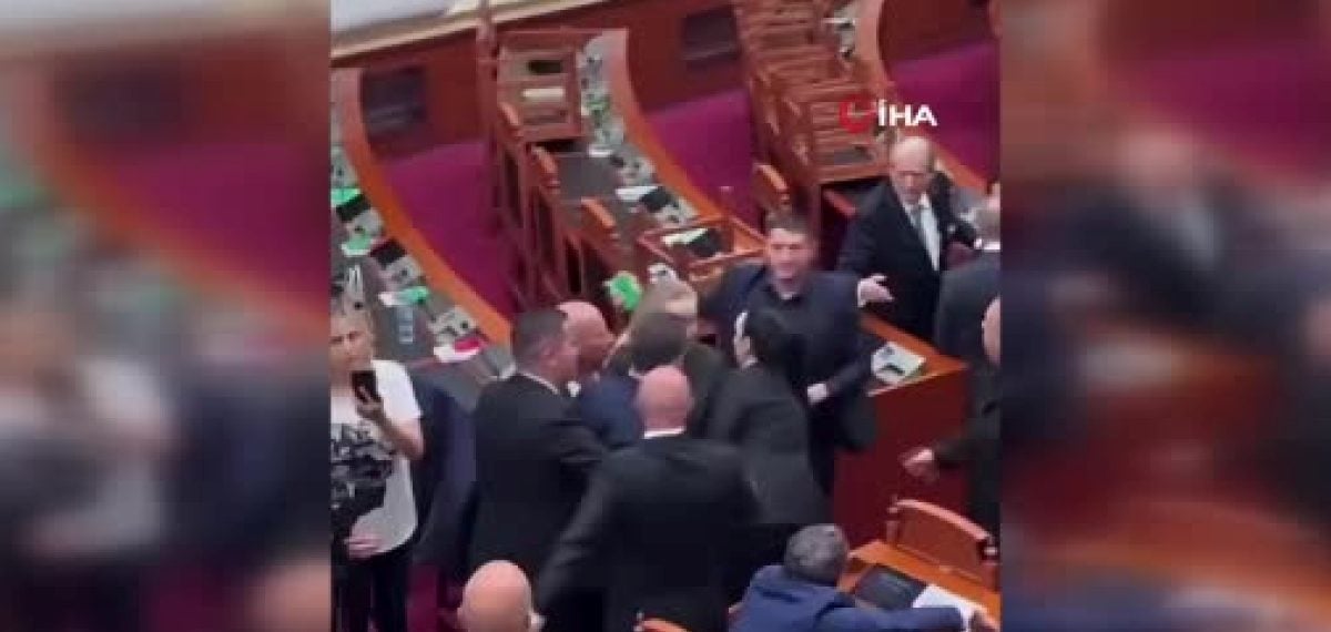 Parlamentoda milletvekilleri arasında arbede ve oturumun sona ermesi