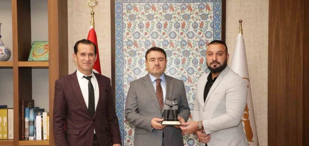 Pazarlar Spor Lisesi projelerine Kütahya Valisi destek verdi