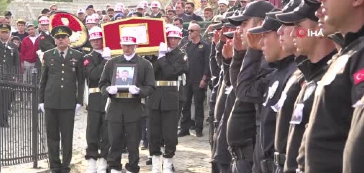 Pençe-Kilit’te meydana gelen silah kazasında şehit olan uzman çavuş toprağa verildi