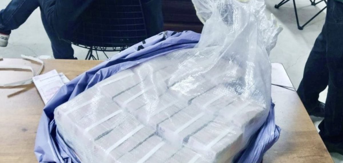 Pendik’te çuvallar içinde 3 milyon 912 bin 800 lira ele geçirildi
