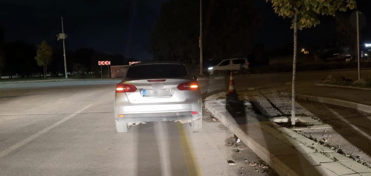 Polisin dur ikazına uymayan sürücü yakalandı ve araçtan uyuşturucu çıktı