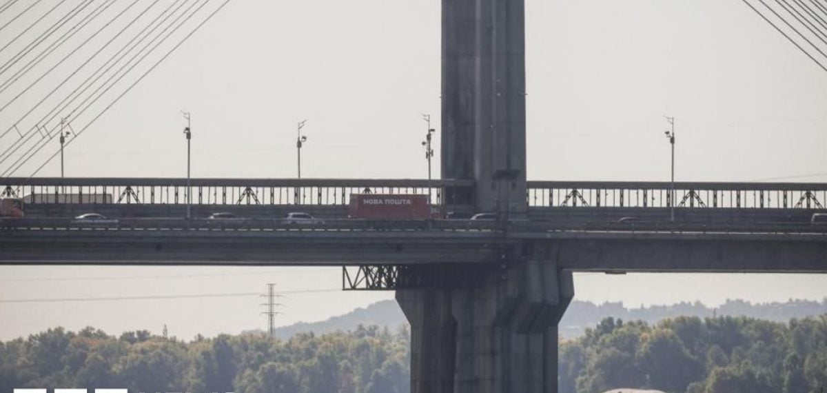 Russia targets busy bridge in central Kyiv in broad daylight