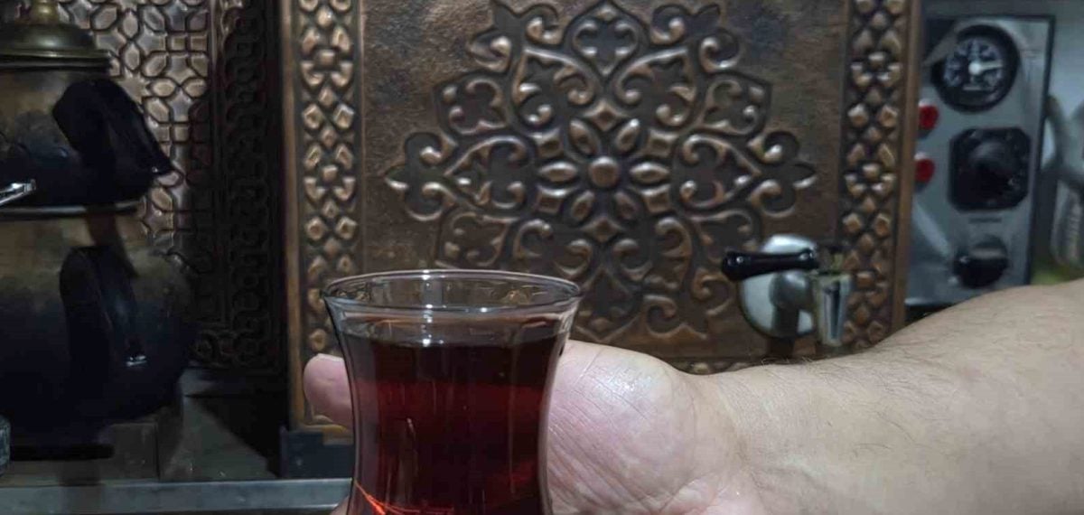 Samsun’da çay zammı yeniden düzenlendi ve yeni tarifesi kabul edildi