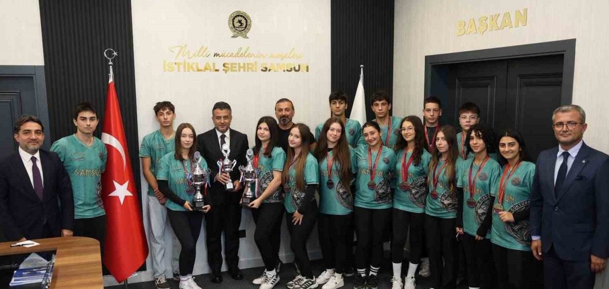 Samsunlu sporculardan Gaziantep’te 3 kupa getirerek Başkan Doğan’ı ziyaret