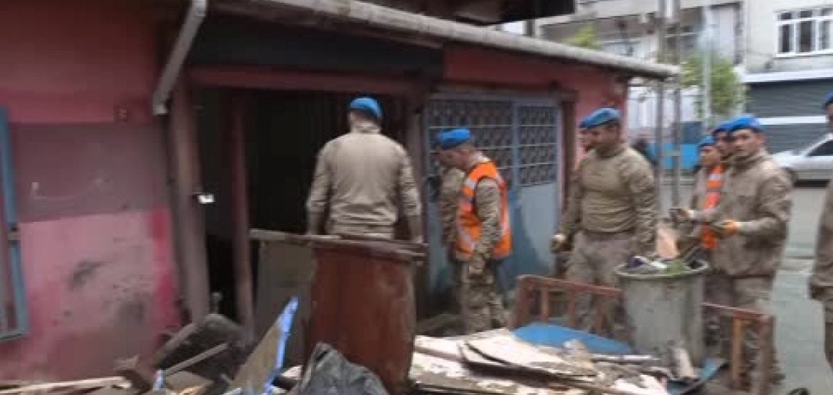 Sarıyer Ayazağa’daki sağanak sonrası temizlik çalışmaları sürüyor