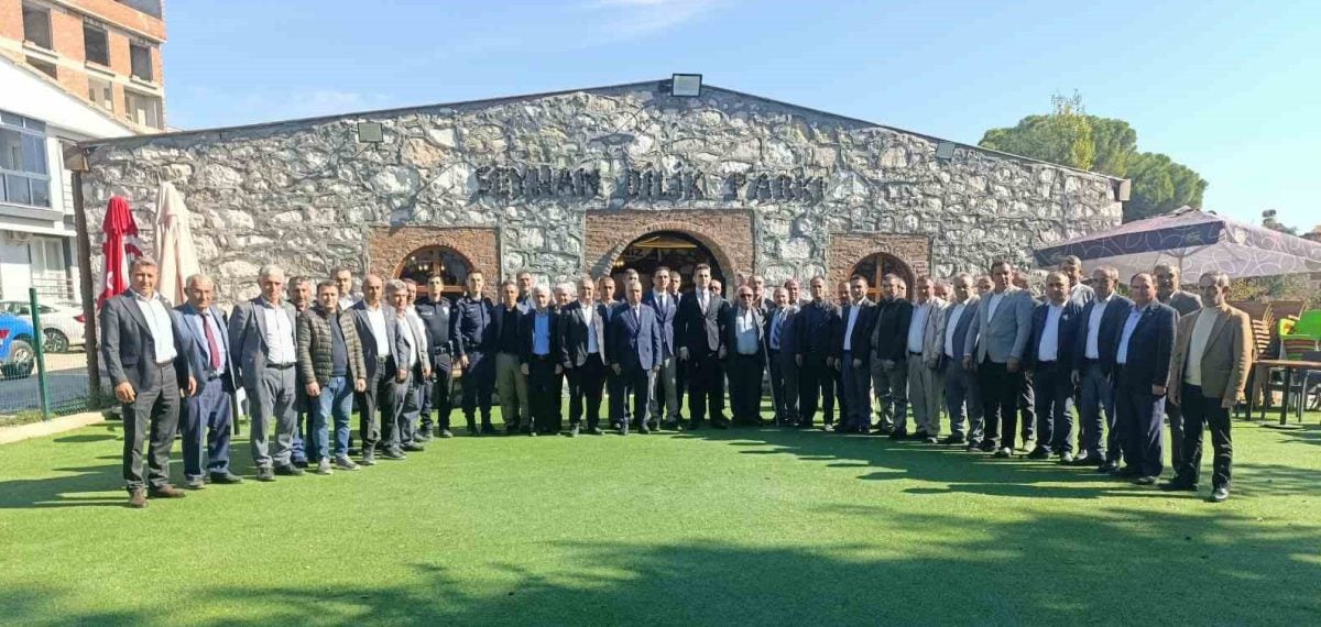 Selendi’de Muhtarlar Günü Atatürk Anıtı’na Çelenk Sunulmasıyla Kutlandı