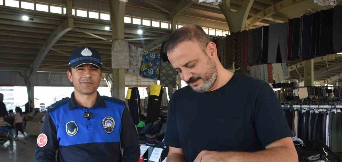 Semt pazarında bulunan değerli takılar sahibine teslim edildi