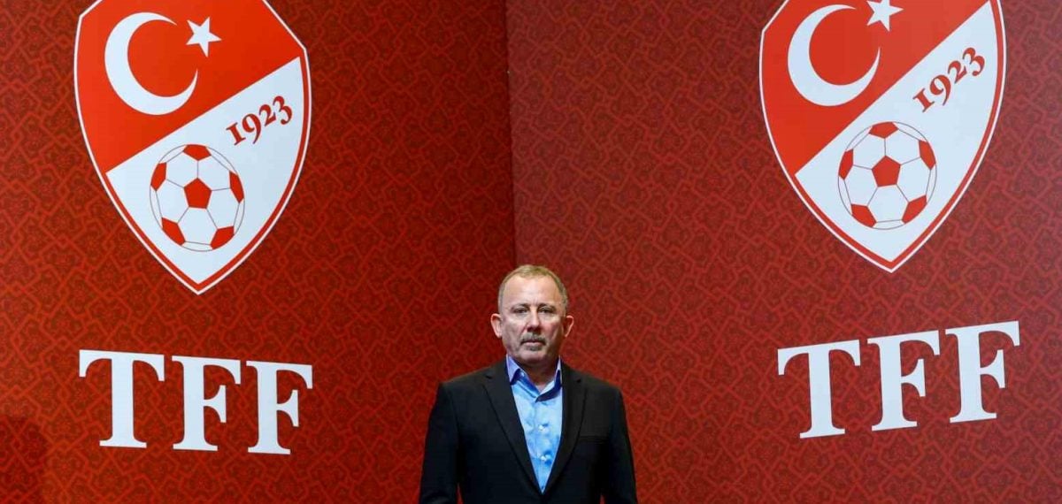Sergen Yalçın milli takımda birlik ve başarı vurgusuyla göreve başladı