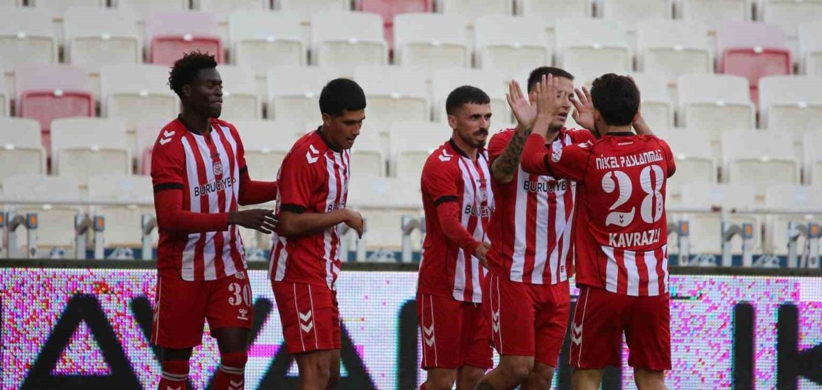 Sivasspor evinde Pendikspor’u 4-1 mağlup ederek net galibiyet aldı