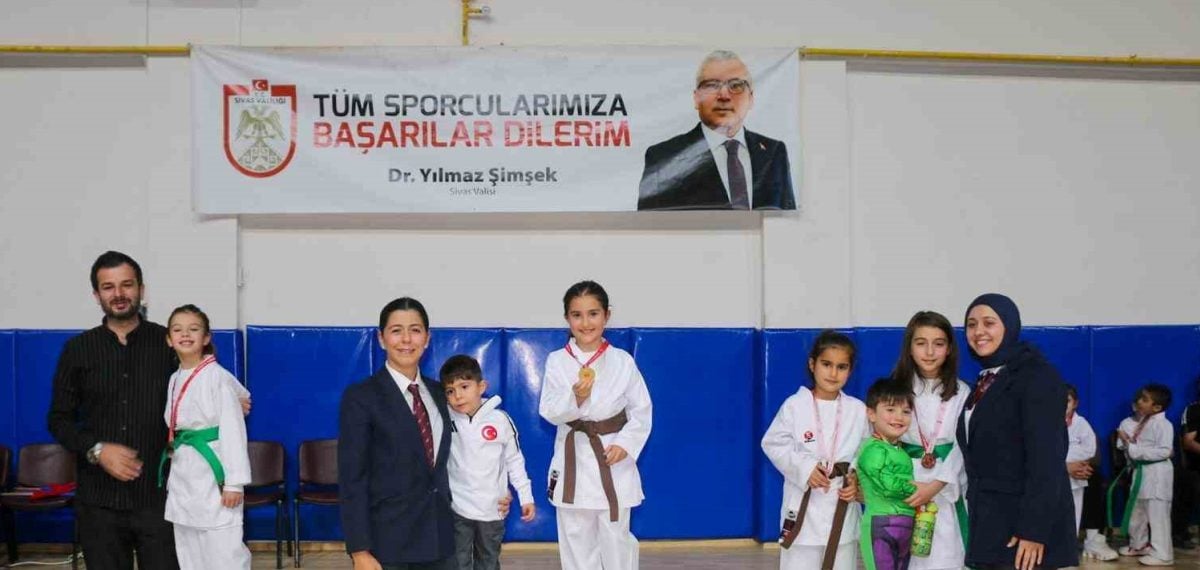 Sivas’ta 8 kulüpten 200 sporcunun mücadele ettiği karate şampiyonası sona erdi