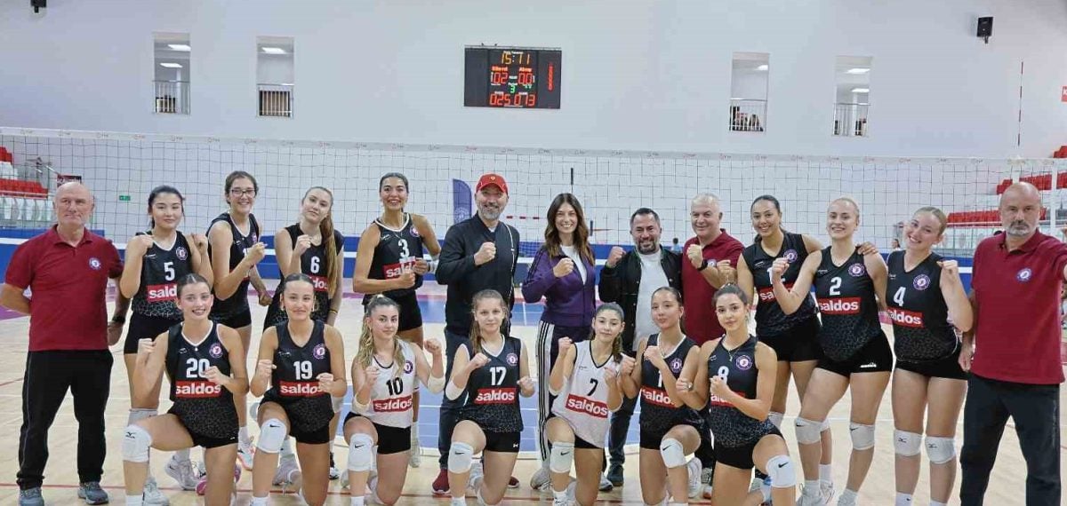 Söke Belediye Saldos Voleybol Altınay Spor’u set vermeden mağlup etti